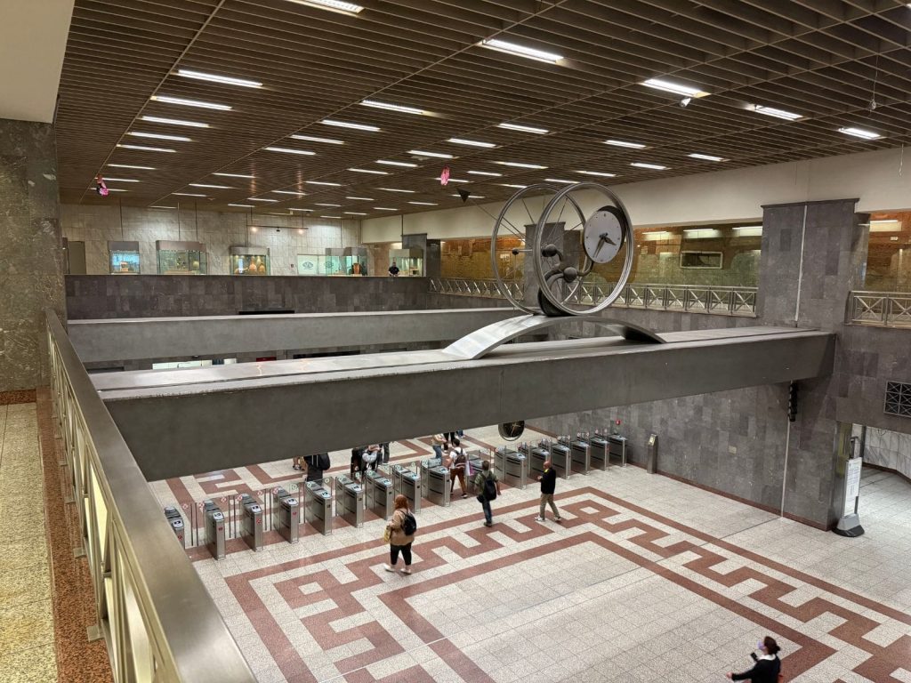 Anche la Metropolitana di Syntagma è molto interessante