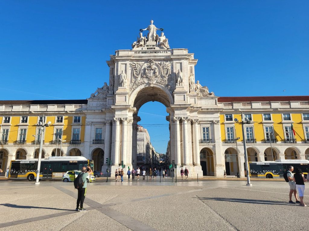 Piazza del Commercio in un viaggio di 5 giorni a Lisbona