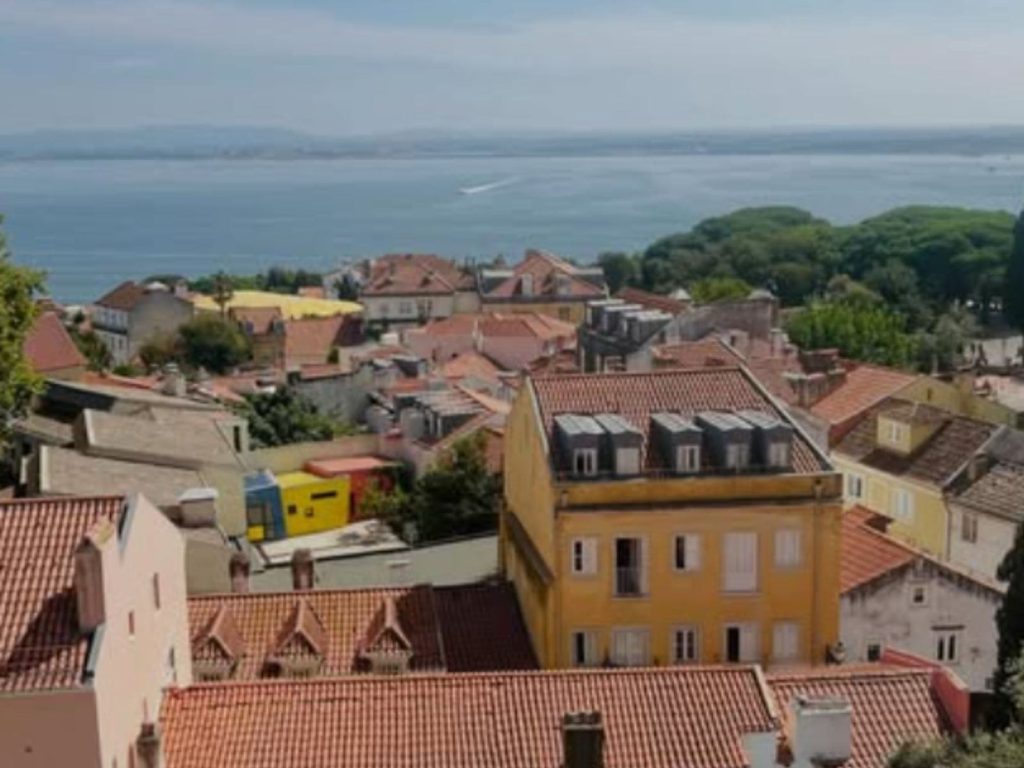 Vista spettacolare dal Castelo de Sao Jorge a Lisbona